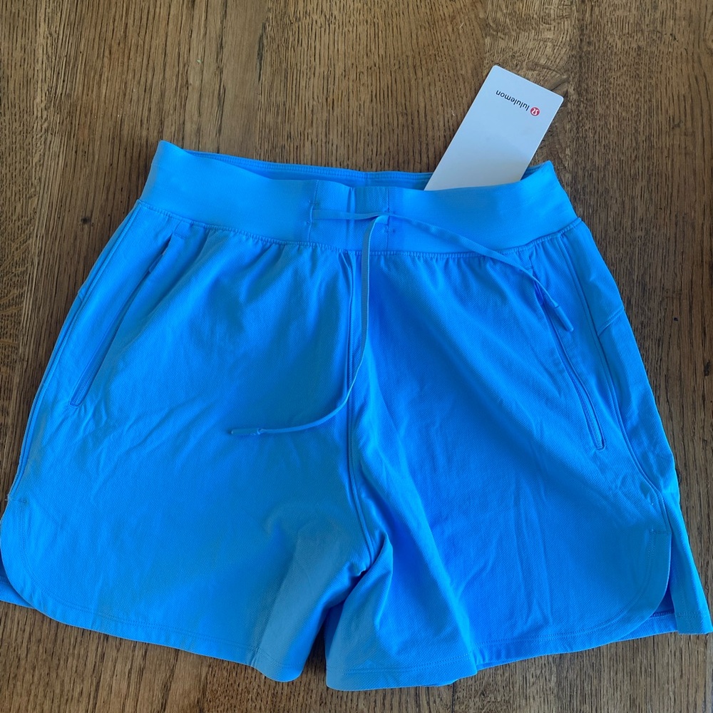 Lululemon Blue Women's Shorts license to train hr 4” new with tags never worn